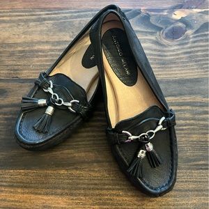 Women’s black leather flats size 8.